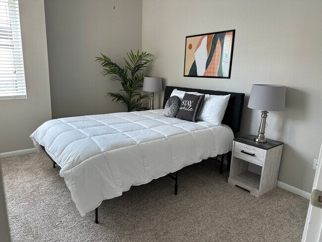 Building Photo - 800 W Sam Houston Pkwy N