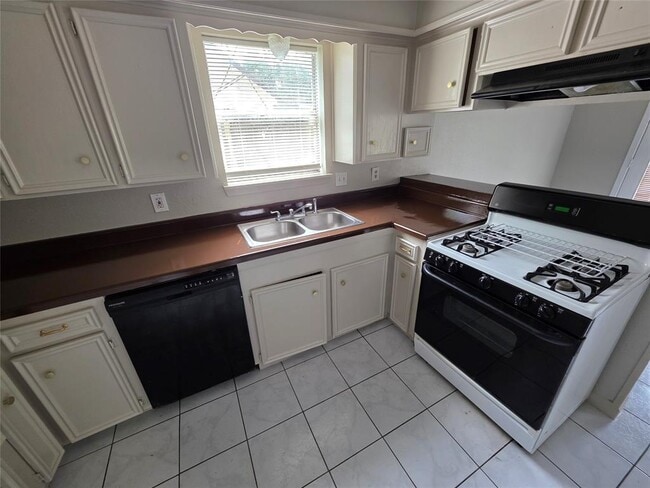Building Photo - 9723 Huntington Way Dr