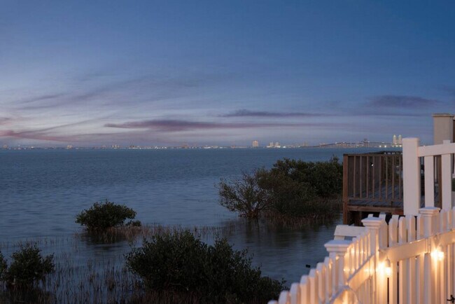 Building Photo - 108 Las Joyas Blvd