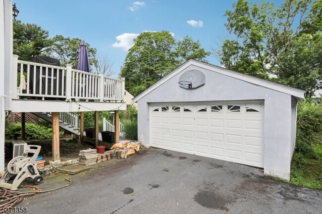 Building Photo - 82 Elmwood Rd