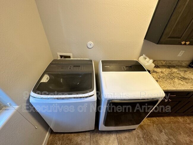 Building Photo - 2342 W Mission Timber Cir