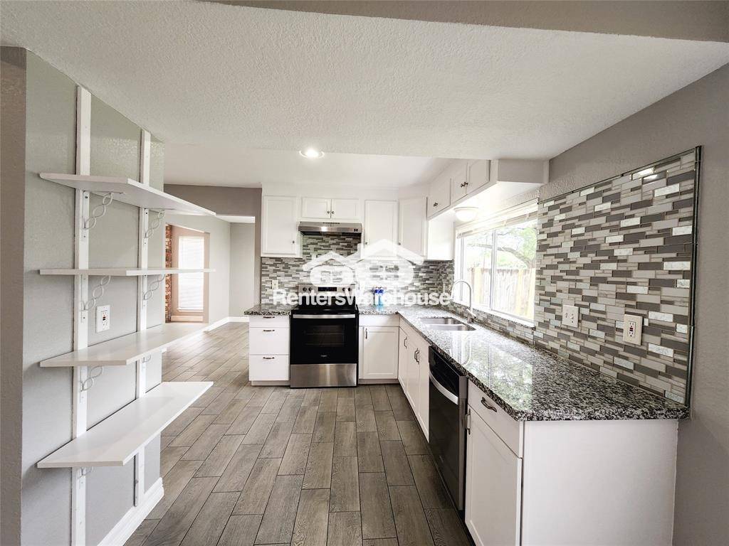 Building Photo - 2110 Hilton Head Dr