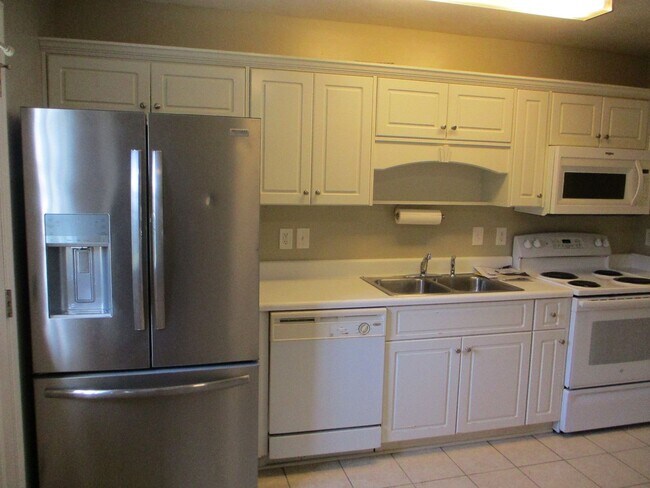 Building Photo - Townhome in Evans