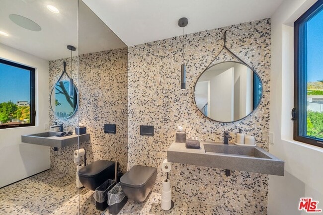 Building Photo - 8800 Hollywood Blvd