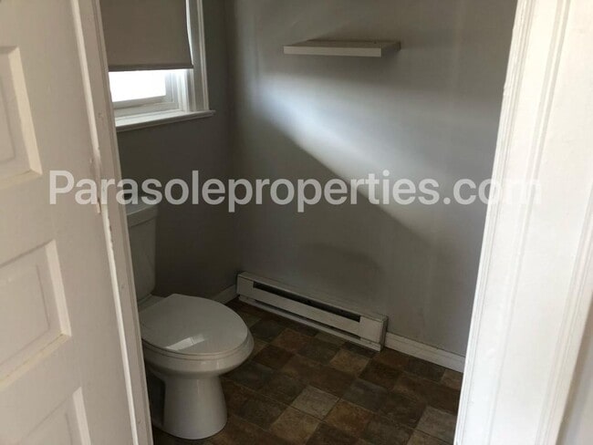 Building Photo - 919 Clay Ave