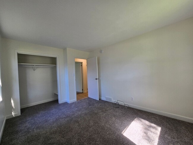 Building Photo - Updated 3 Bedroom Home in Downs