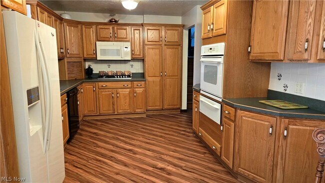 Building Photo - 2319 Green Acres Dr