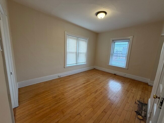 Building Photo - 15 Lynde St