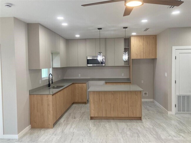 Building Photo - 2221 Dorado Dr