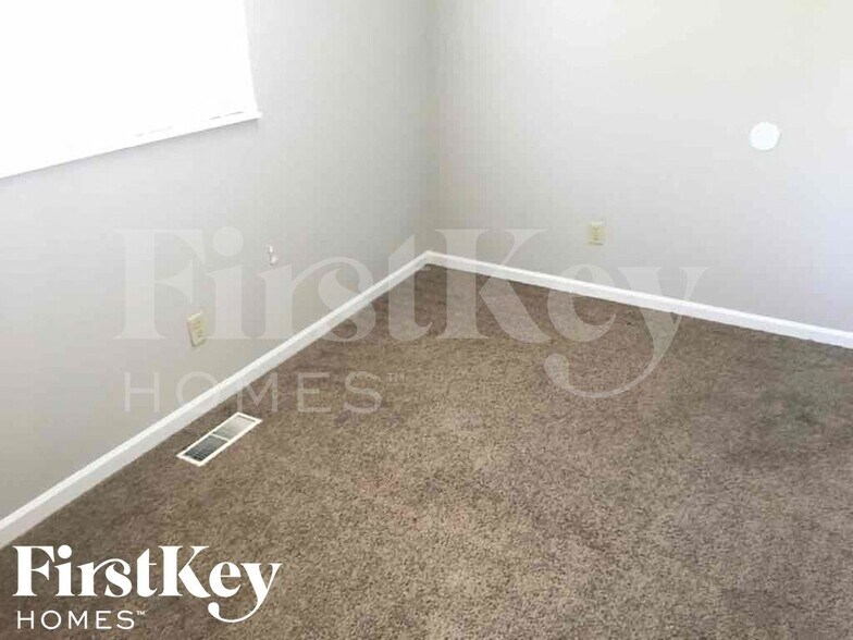 Building Photo - 2856 Baywood Dr