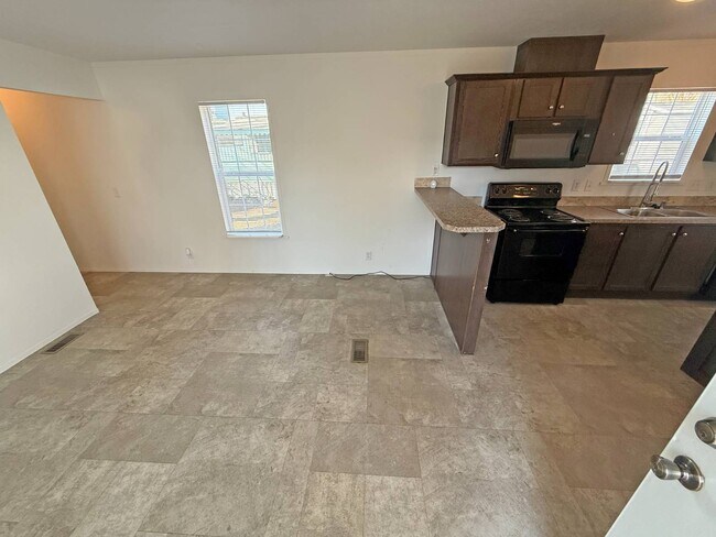 Building Photo - 2501 N Apperson Way