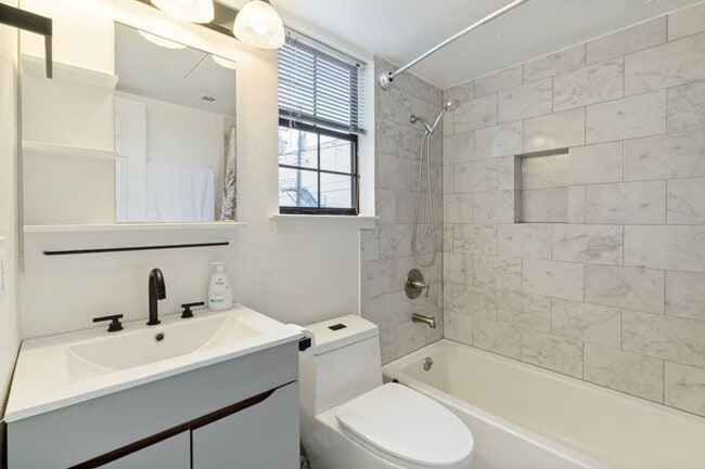 Building Photo - Modern & Stylish Loft Style 2 Bedroom Condo in Oaklawn!