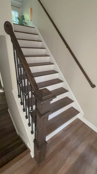 Building Photo - 3080 Landington Dr