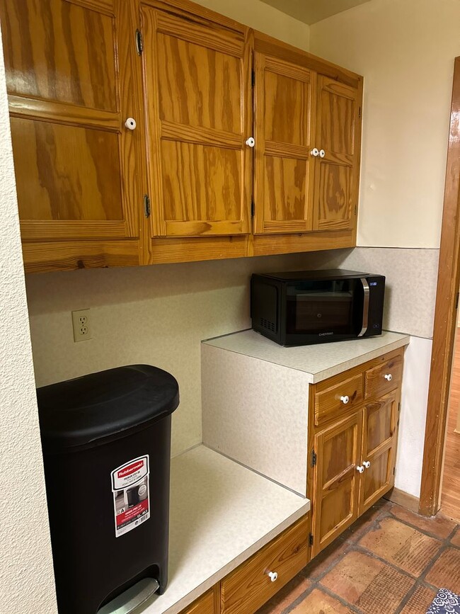 Building Photo - ONE BEDROOM, one bath, FULLY FURNISHED; AL...