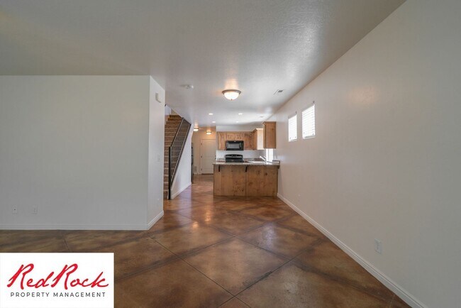 Building Photo - DOG-FRIENDLY 4 Bedroom Townhome with INTER...