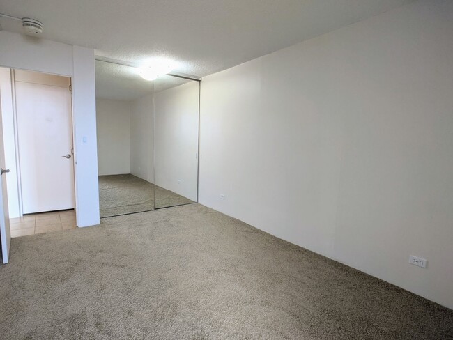 Building Photo - Convenient Makiki 1-bed, 1-bath, 1 parking...