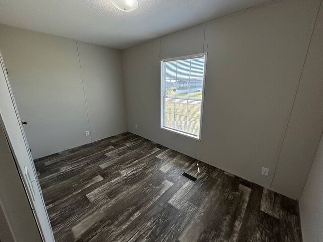 Building Photo - 1505 Bunnys Dr