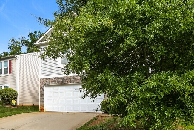 Building Photo - 5521 Twin Brook Dr