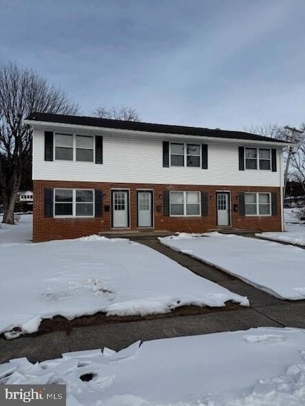 Building Photo - 228 W 8th St