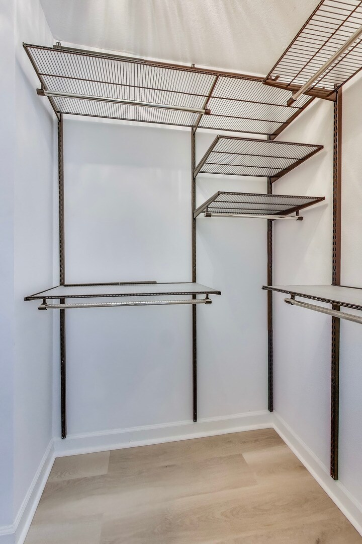 Building Photo - 5 E 14th Pl