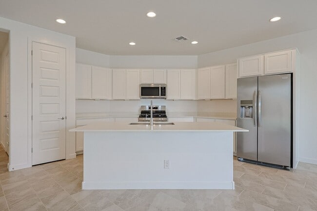 Building Photo - Beautiful 4 Bedroom in Aloravita Community