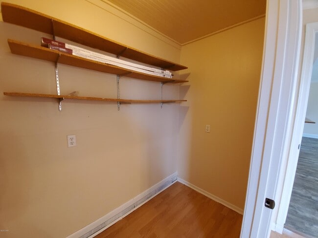 Building Photo - 217 S Jan Dr