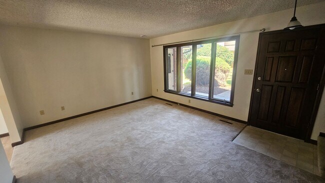Building Photo - 2608 Leisure Dr