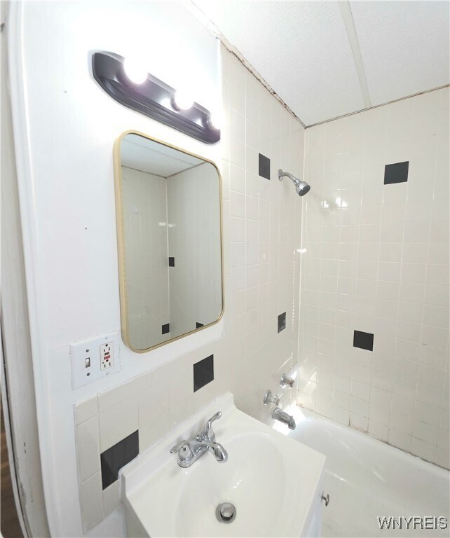 Building Photo - 177 Grote St