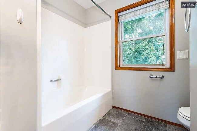 Building Photo - Gretna Gem: 4 Bedroom Home with Room to Grow