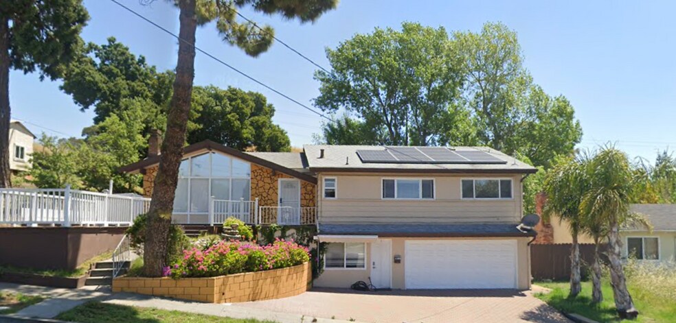 Primary Photo - 1199 Overlook Ave