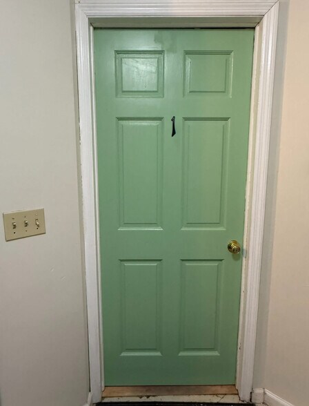 Building Photo - 33 Lake St