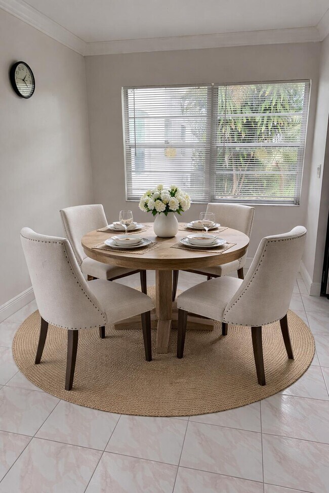 Building Photo - 321 Newport V