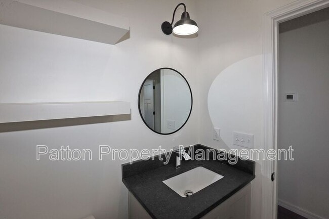 Building Photo - 13771 Periwinkle Dr