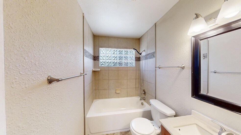 Building Photo - 2505 Gina Dr