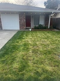 Building Photo - Remodelled Duplex With Lincoln Schools