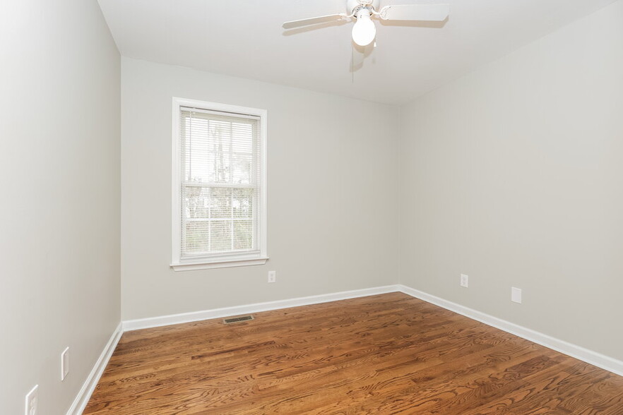 Building Photo - 1202 Oldstone Ct