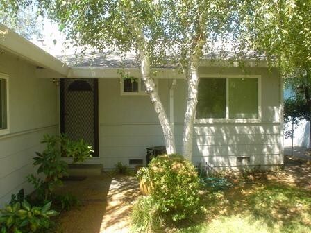 Primary Photo - Cozy 3 Bedroom Home