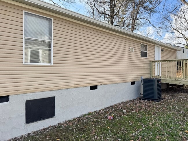 Building Photo - 205 Royal St