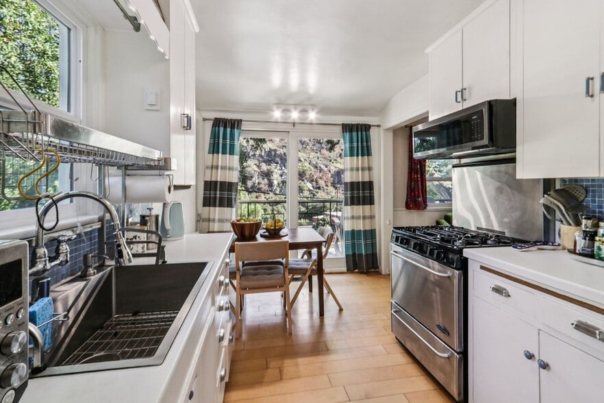 Building Photo - 432 Fernwood Pacific Dr