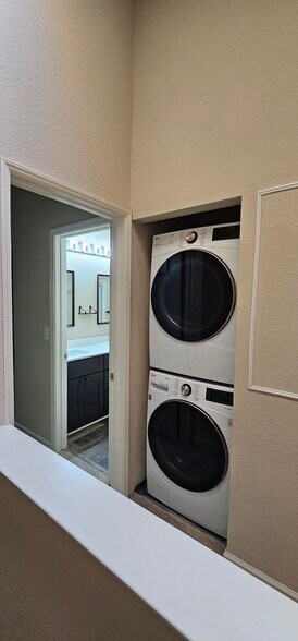 Washer/Dryer in unit - 2600 Oak Rd