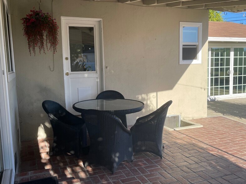 Patio & Dining Table - 16420 Minnehaha St
