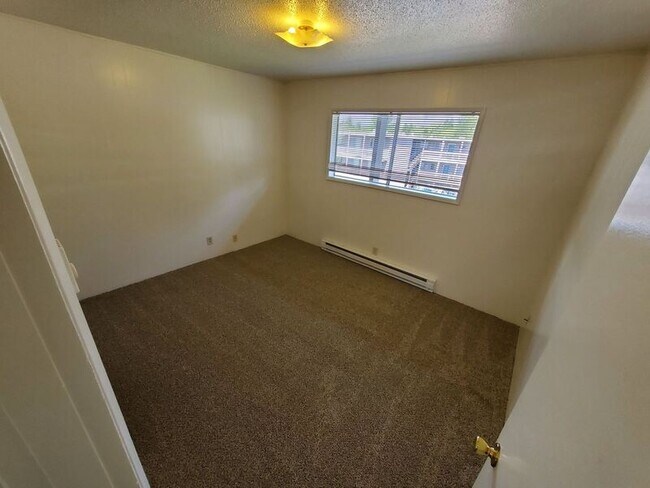 Building Photo - 550 SW Levens St