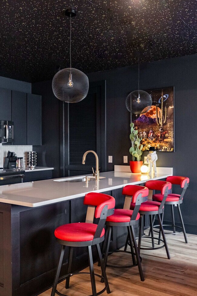 Building Photo - 245 Hermitage Ave