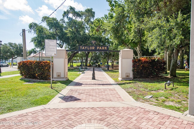 Building Photo - 1613 Indian River Dr
