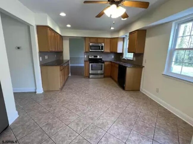 Building Photo - 102 Dogwood Ln