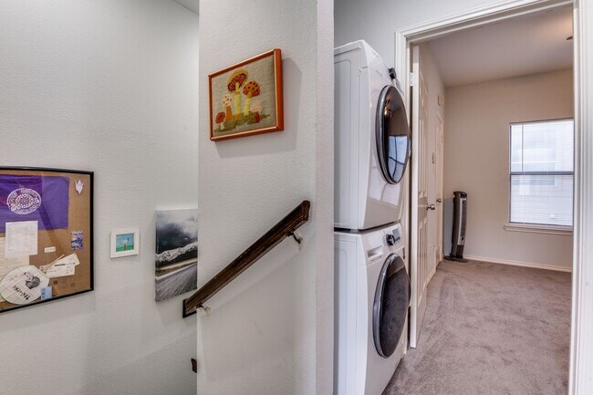 Building Photo - Delightful 2-Bed, 1.5 Bath in Prime Dallas...