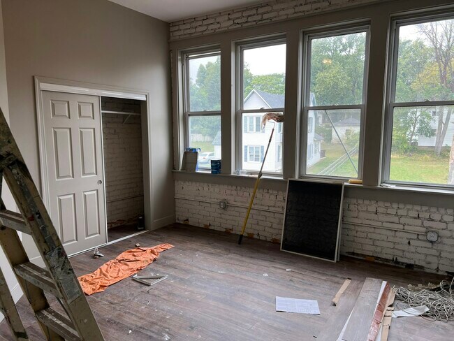 Building Photo - 301 N Clinton St