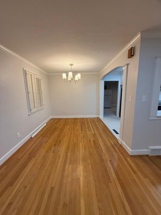 Building Photo - 2110 Villa Dr