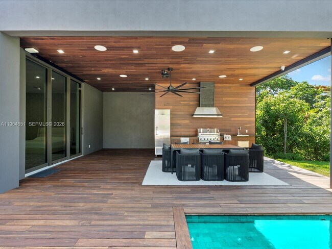 Building Photo - 871 NE 83rd St