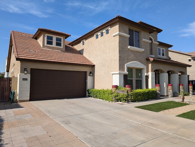 Building Photo - 5 Bedroom Home in the Montelena Neighborho...